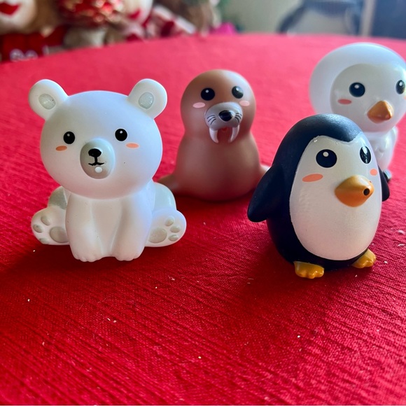 NWOT 🥀 North Pole Winter Bath Toy Rubber Friends - Picture 4 of 4